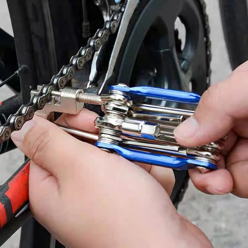 Integrated high-precision chain breaker in use